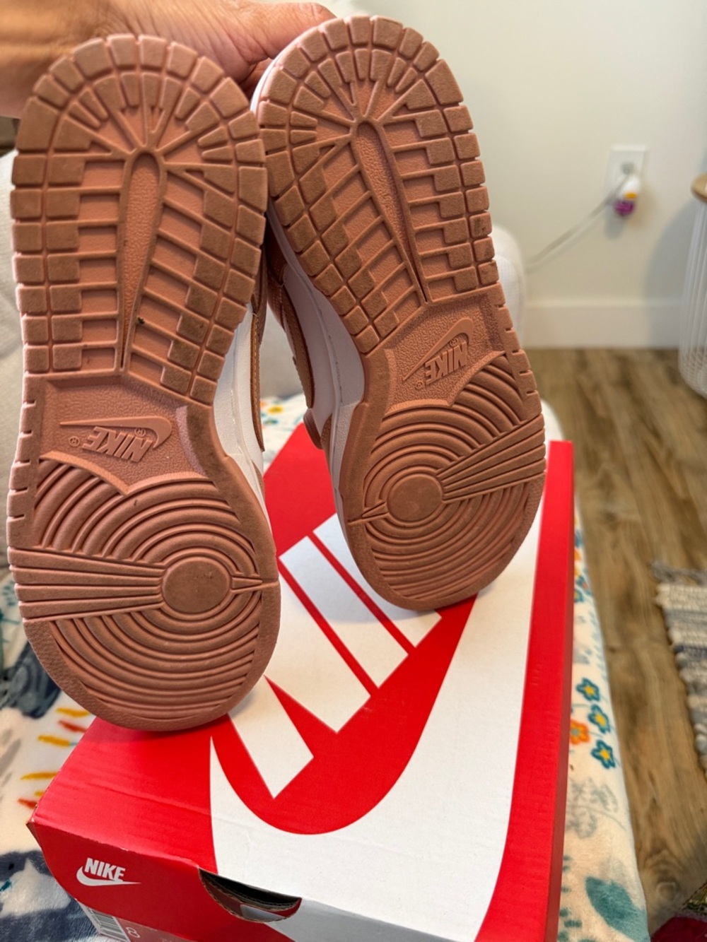 Nike Low-Top Sneakers in Blush Pink and White - Picture 6 of 6